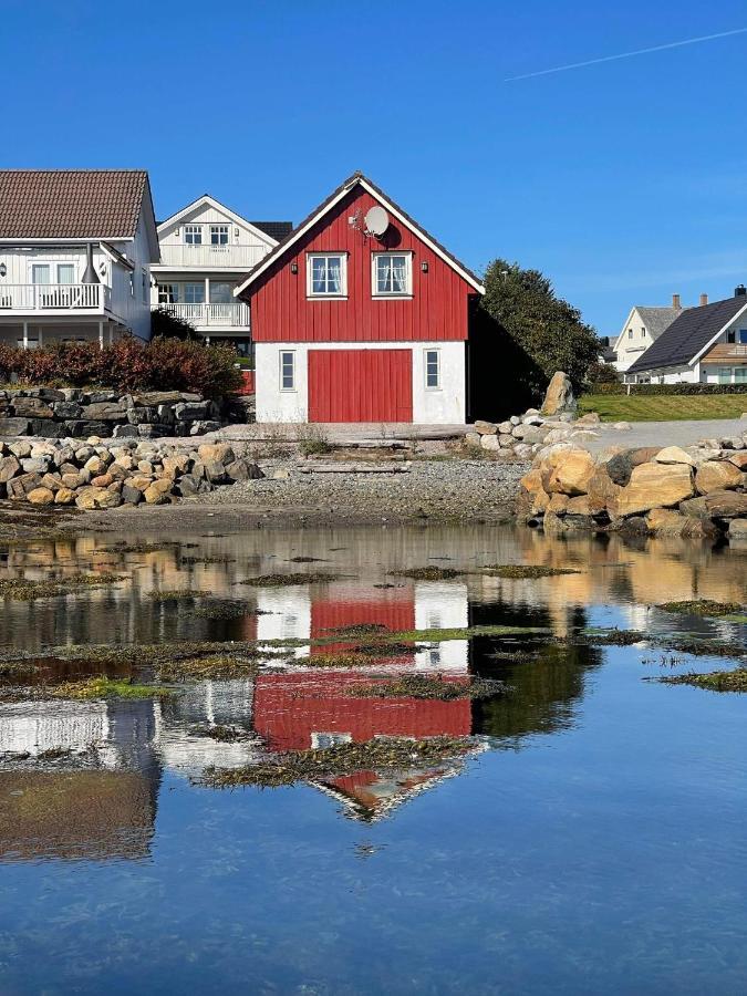 Waterfront Rorbu - By The Beach Bud Esterno foto